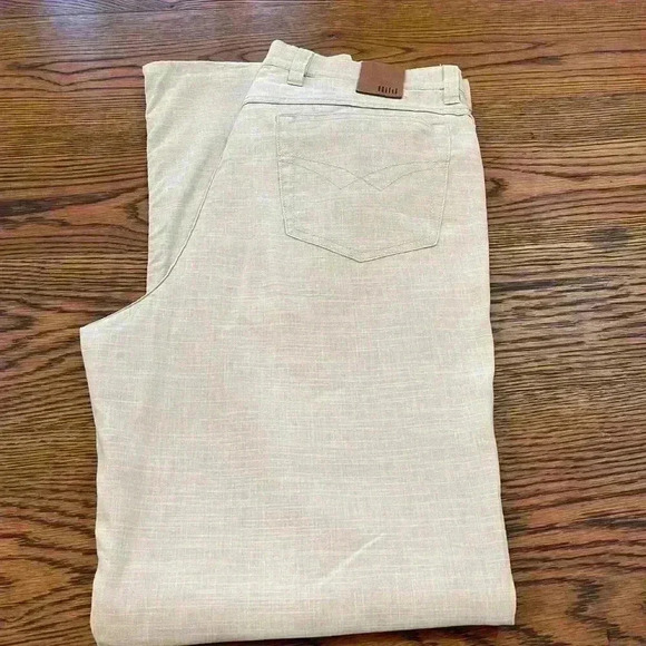 Hiltl classic five pocket cotton blend that looks like linen. 35 by 30 looks new - Picture 2 of 4